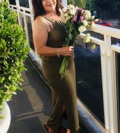 Nelly, 60 години , Хетеросексуален/а, Жена, London, United Kingdom