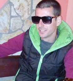 Anatoli, 33 години , Хетеросексуален/а, Мъж, Wrexham, United Kingdom